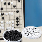 Ensemble de Jeu de Go Chinois Haut de Gamme avec Plateau Pliable - Pièces Classiques Noires et Blanches, Jouet de Collection Artisanal, Idéal pour Noël et Thanksgiving