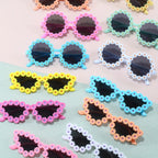 12pcs Lunettes Perçées Vibrantes - Design Coloré et Joueux pour Enfants et Adultes, Parfait pour les Fêtes de Piscine d'Été, les Diplômes, les Anniversaires et les Tenues Décontractées, Accessoires de Diplôme | Accessoire Joueux | Lunettes Durables